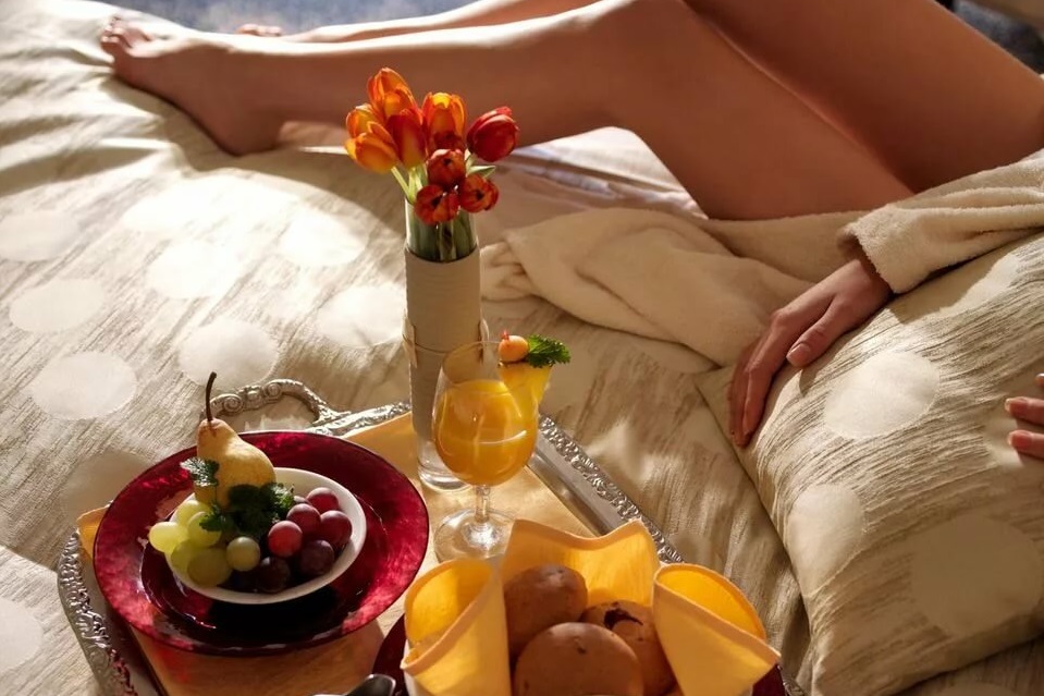 Мулатка подаёт на завтрак красивый секс